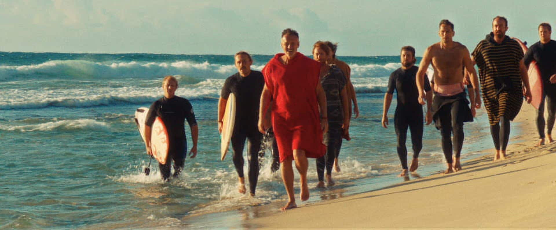 Julian_Mc_Mahon_and_cast_in_The_Surfer_Courtesy_of_Roadside_Attractions_jpg_dd763cc4c7.jpg